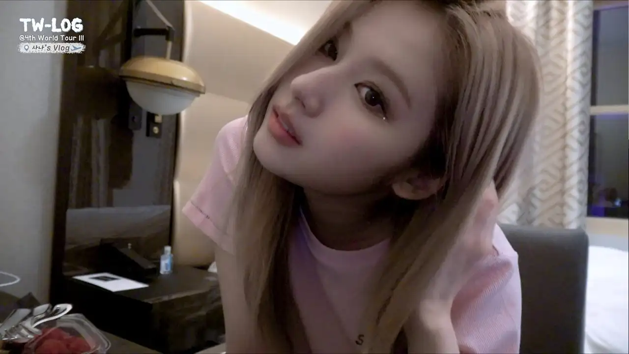 TW-LOG @ 4TH WORLD TOUR 'III' ep.SANA