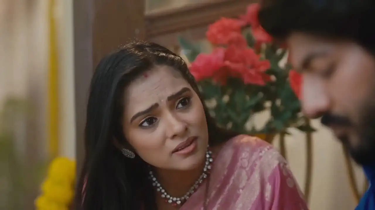 Sneha ana Siddhu cross paths at court