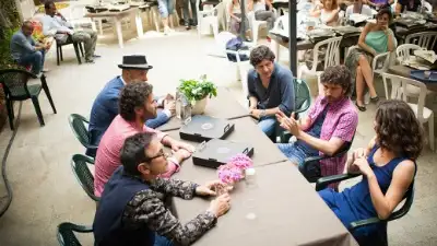 On the "Si accettano miracoli" set
