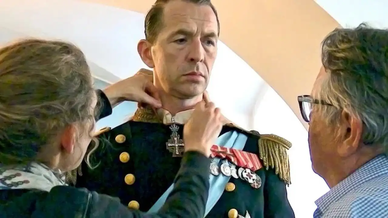 Behind Frederik IX