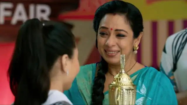 Anupamaa Wins the Trophy