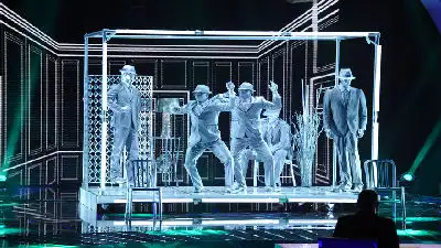 12 Semi-Final acts perform (1)