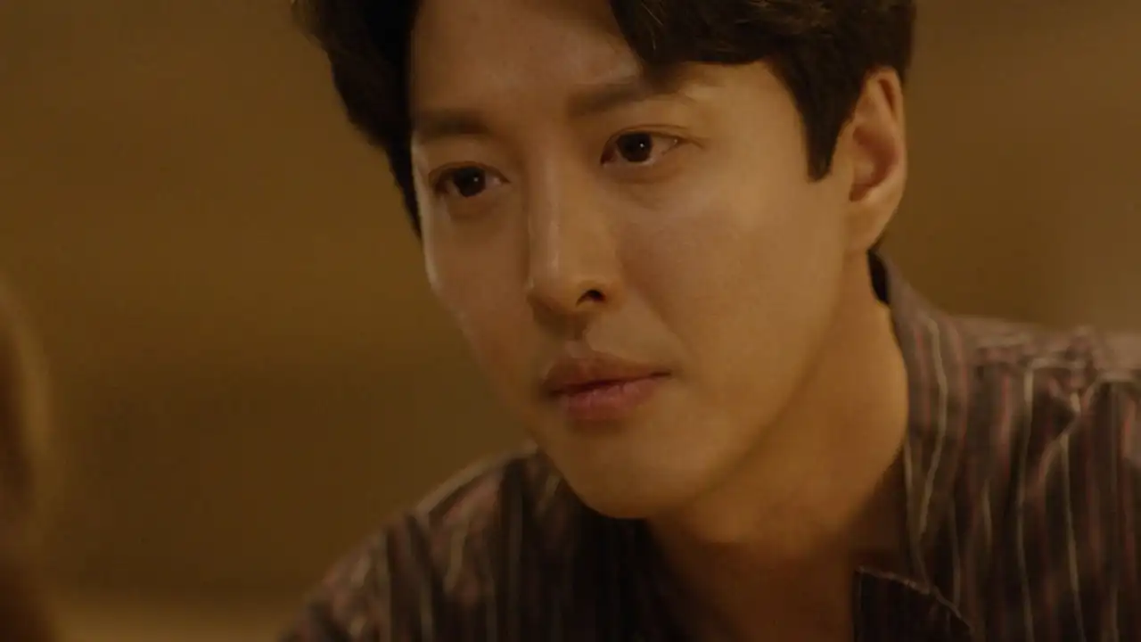 Yeon-seo Gets to See Dan's Wings