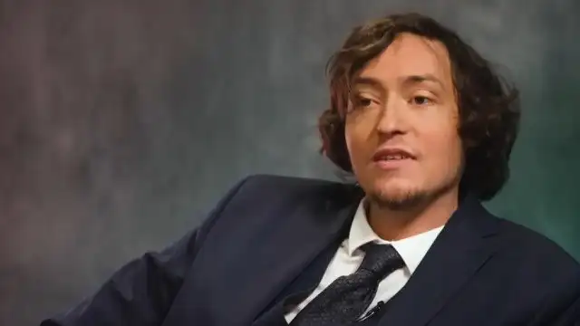 This charisma coach teaches Guillaume how to become charismatic.