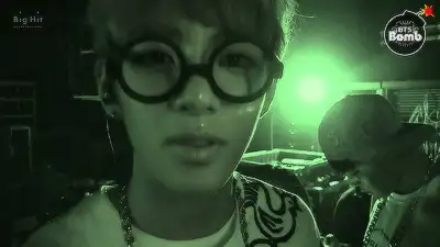 V's glasses