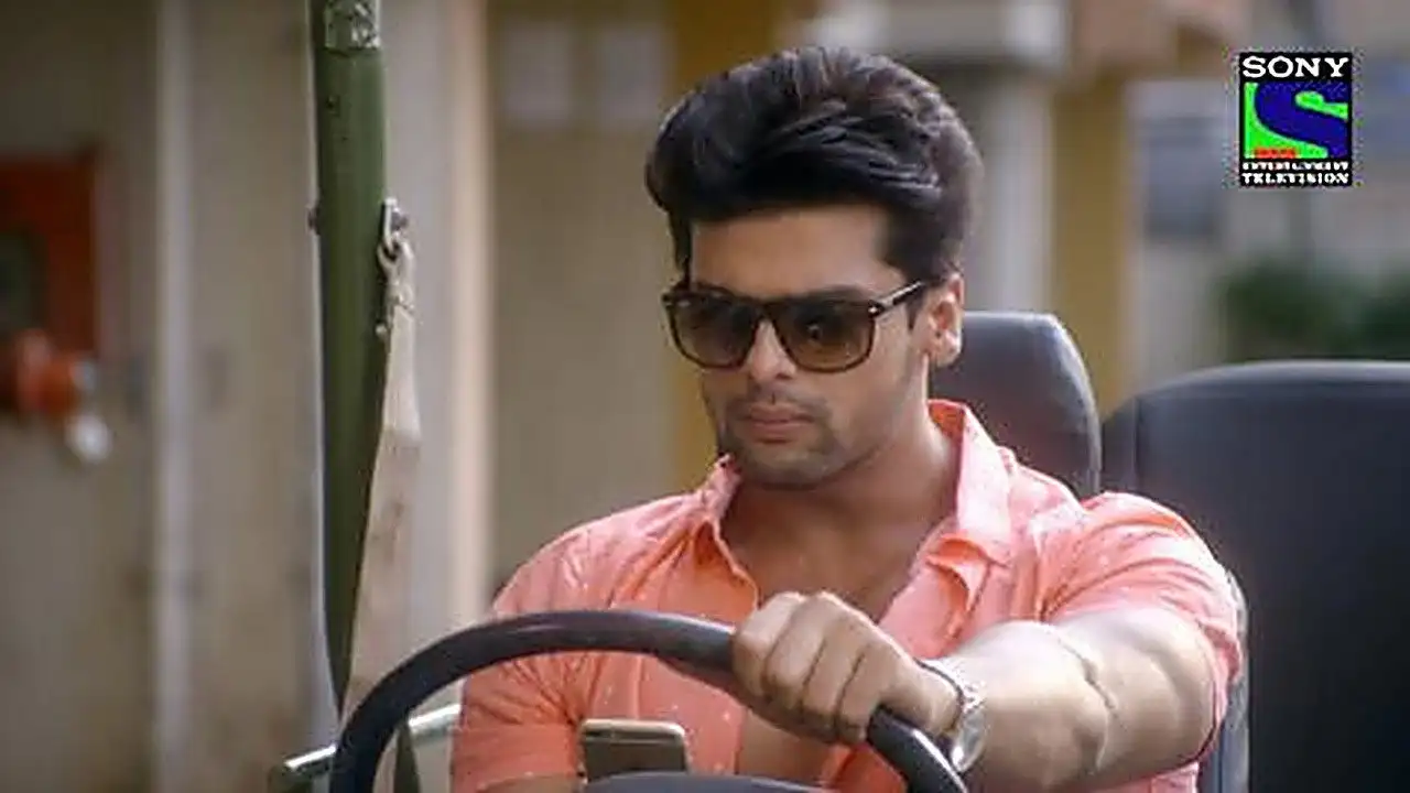 Ashwin Gives A Gifts To Maya's Mother