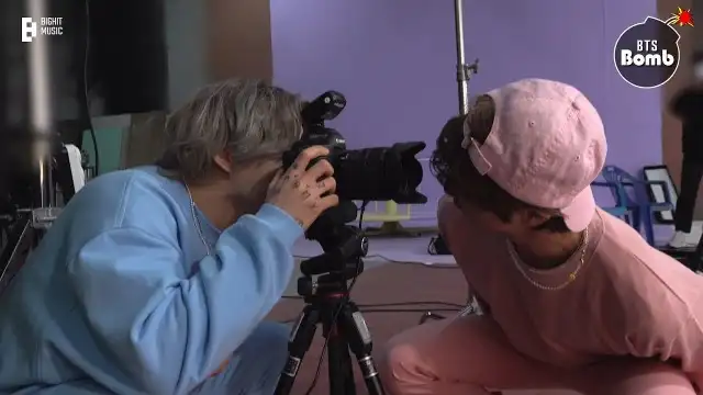 Jin and Jung Kook Play with a Camera - BTS (방탄소년단)
