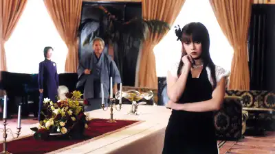 The millionaire detective's trap.