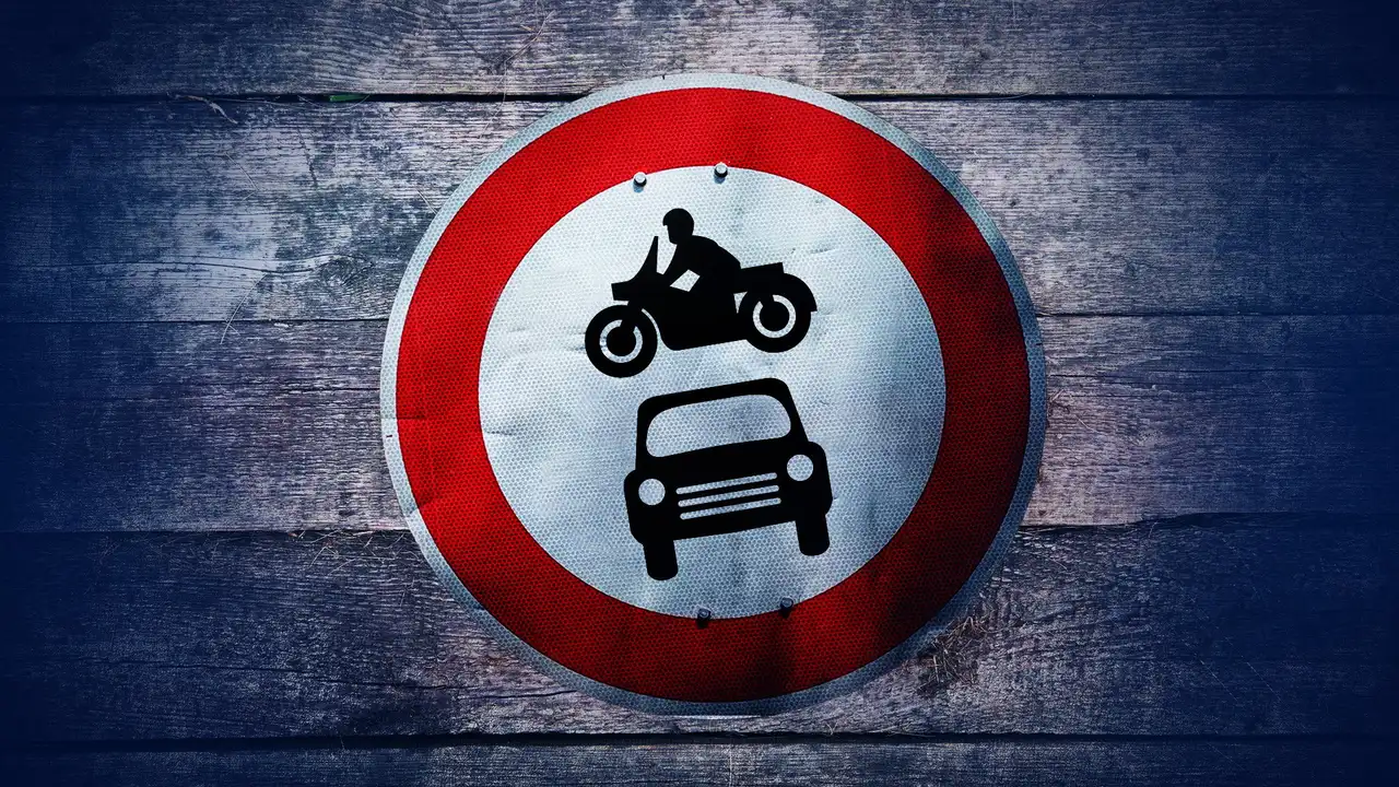 Road Wars - Neighbourhood Traffic Chaos