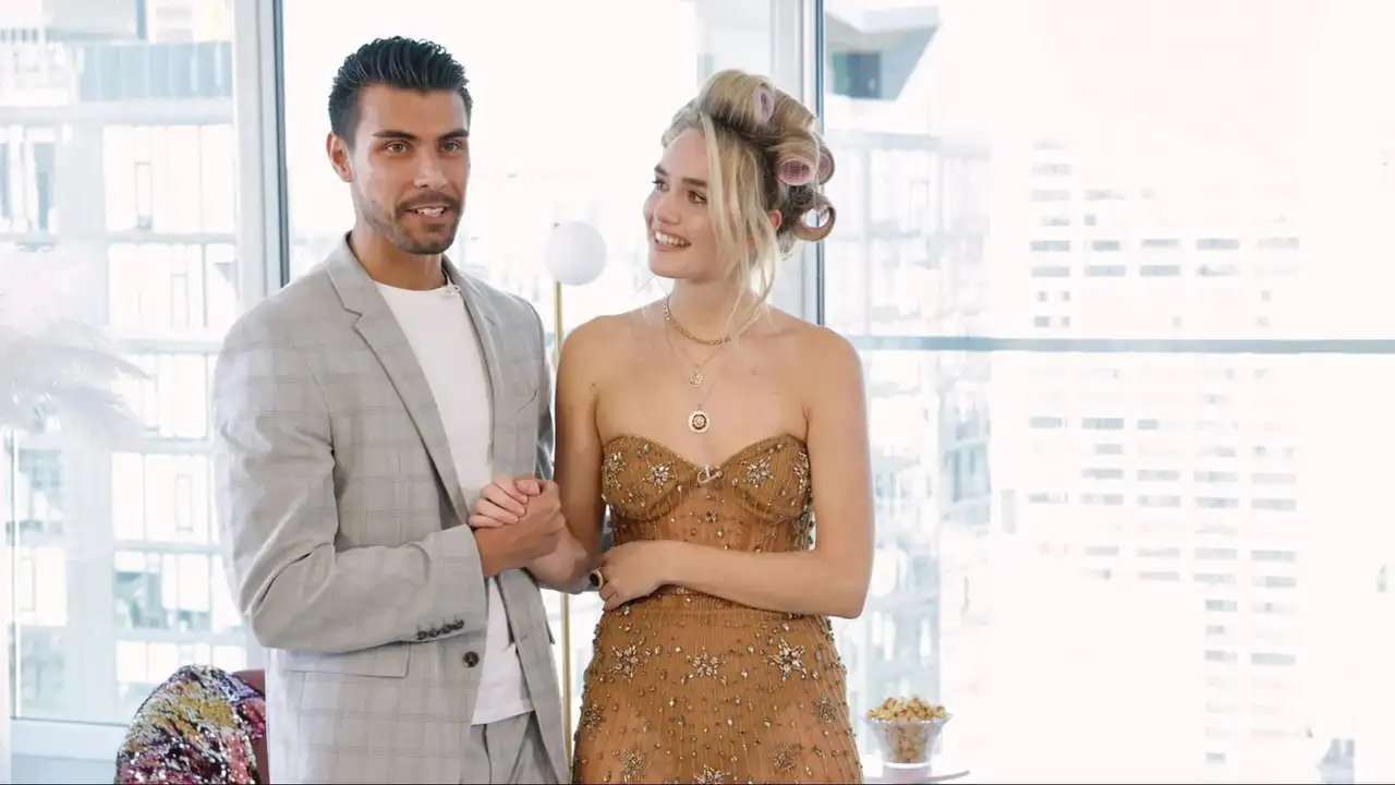 Surprise! The Models receive Visitors from Home