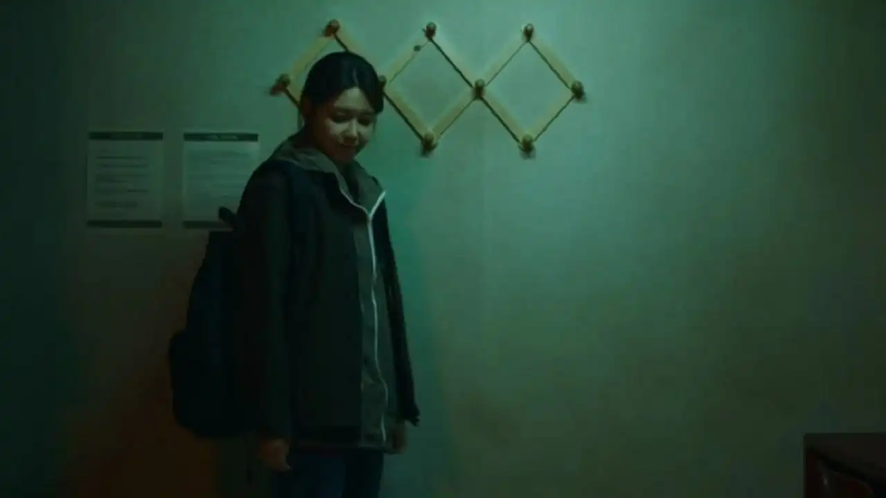 Afterimage: A Phenomenon Where an Image Continues to Appear Without Light