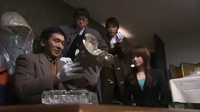 The millionaire detective's antique art goods turmoil