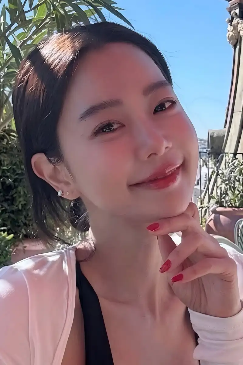 Clara Lee