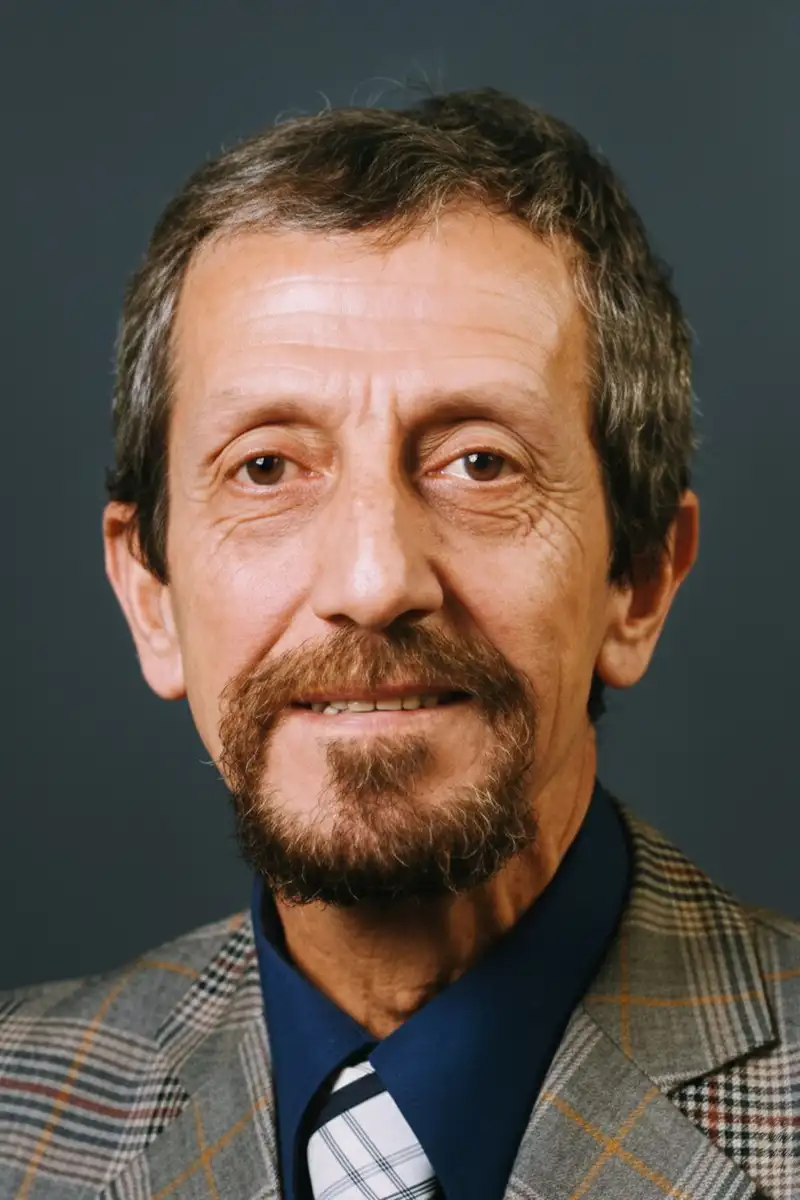 Necdet Yakın
