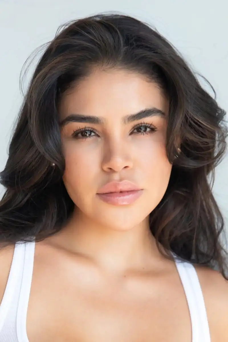 Fernanda Flores