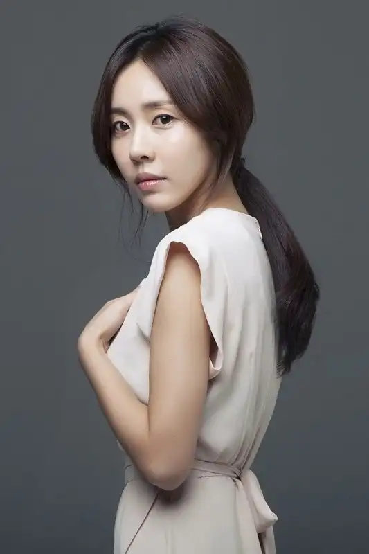 Ju-Eun Lee