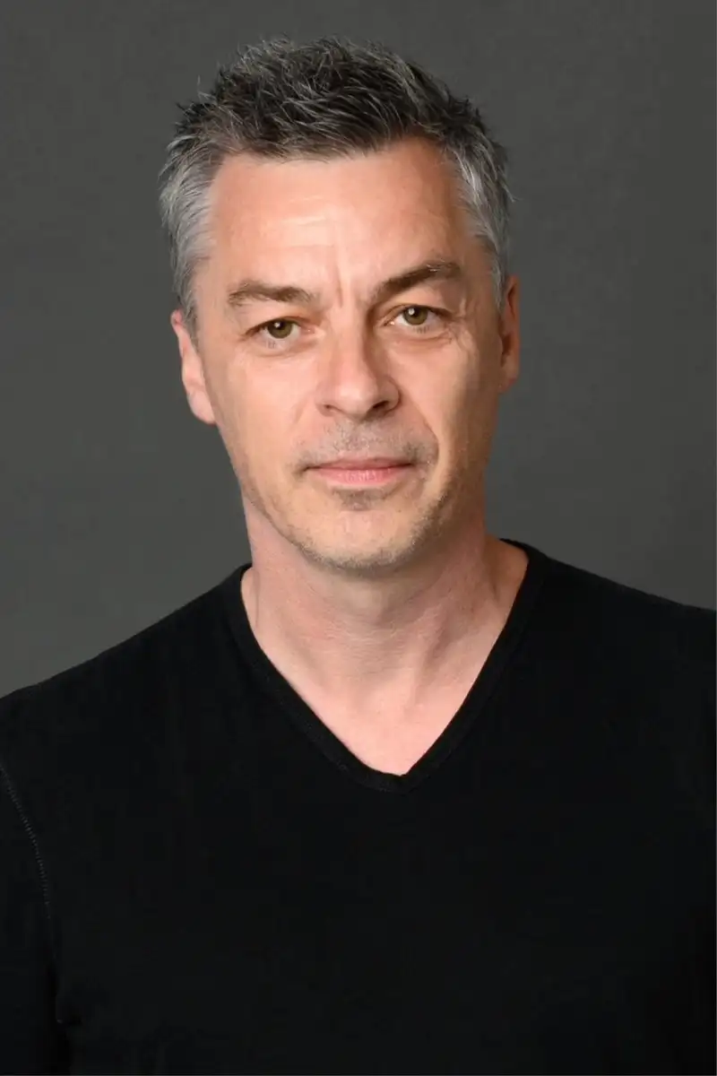 Janek Sirrs