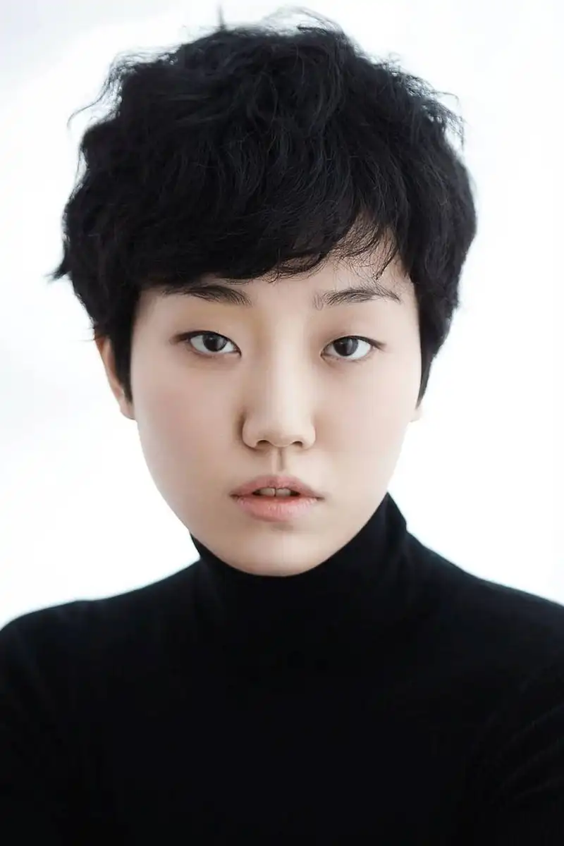Lee Zoo-young