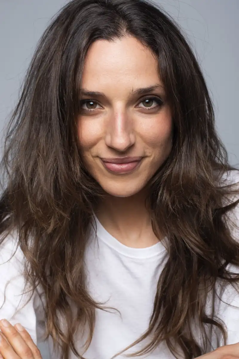 Ángela Van-Begin
