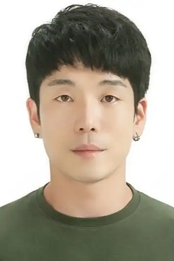 Chang-Min Lee